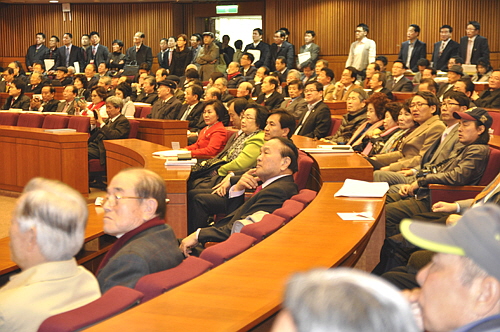  4일 진행된 김영선 경기도지사 예비후보 출판기념회에는 전·현직 국회의원 등 지지나 1000여명이 참석해 자리를 빛냈다. = 추민선 기자