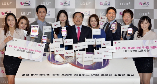  2일 LG유플러스는 24개월 약정 때 6만원대로 이용할 수 있는 'LTE8무한대 80'과 'LTE8무한대 85' 요금제 2종을 출시했다. ⓒ LG유플러스