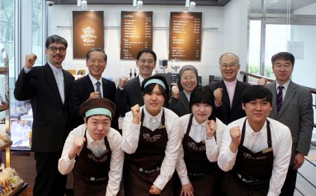  SPC그룹은 3일 서울도서관에 '행복한 베이커리&카페' 5호점을 오픈하고 기념식을 가졌다. ⓒ SPC그룹