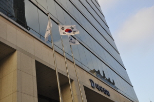  4건의 입찰담합 혐의로 총 466억원 과징금 폭탄을 맞은 대우건설이 최근 경제개혁연대와 소액주주들로부터 전 대표에게 손해배상청구소송을 제기하라는 요청을 받았다. = 박지영 기자