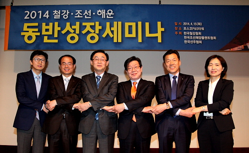  '2014 철강&middot;조선&middot;해운 동반성장 세미나'가 15일 포스코 P&S 타워에서 진해왰다. 사진 왼쪽부터 우리투자증권 유재훈 연구위원, KDB산업은행 김대진 박사, 한국철강협회 오일환 부회장, 한국조선해양플랜트협회 서영주 부회장, 한국선주협회 김영무 전무, 산업연구원 정은미 박사. ⓒ 한국철강협회