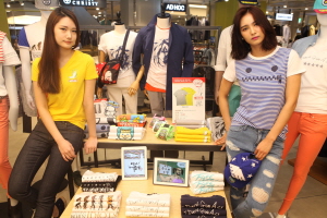  롯데백화점 웹툰티셔츠. ⓒ 롯데백화점