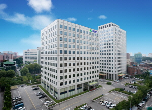  현대증권 매각 방식이 확정된 현대그룹은 2000억원의 현금이 유입되면서 그룹의 유동성 우려 불식 및 재무안정성이 증가될 것으로 기대하고 있다. Ⓒ 현대그룹