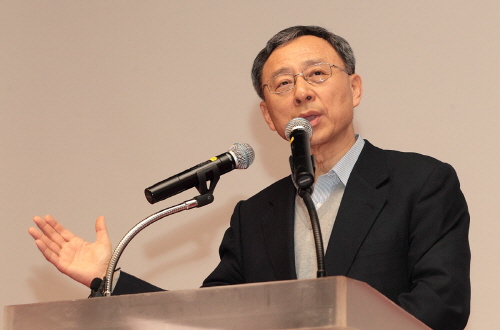 오는 27일 KT 단독영업이 실시되는 가운데, 황창규 회장은 지난 24일 KT 임직원에게 격려와 당부가 담긴 이메일을 보낸 것으로 알려졌다. ⓒ KT