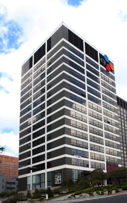  이재현 회장에 대한 항소심 진행으로 경영 공백이 느껴지긴 하지만 아직 후계구도를 논할 시기는 아니라는 게 CJ그룹의 입장이다. 사진은 CJ그룹 본사 사옥. ⓒ CJ