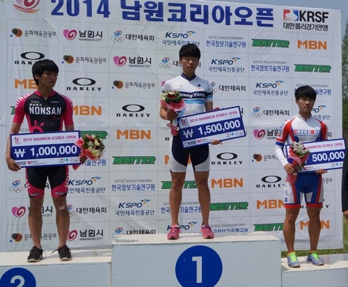 광철고 김찬호 군이 1위 단상에 오르고 있다. ⓒ포스코 광양제철