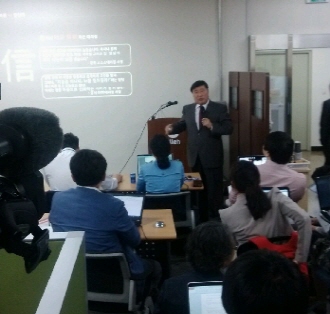  일명 '막판 투수 효과'에 고무된 KT가 성과에 의미를 적극 부여하고 나섰다. 임헌문 KT 부사장은 이를 직원들의 적극적 노력과 조직 재정비 성과가 빚어낸 결과로 규정했다. = 임혜현 기자