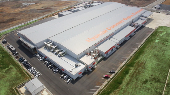  총 1000억원을 투자해 7만8045㎡ 규모로 건설된 현대커민스 공장은 연간 5만대의 건설장비용 엔진을 생산하며 2020년에는 연 매출 5억달러를 달성할 예정이다. Ⓒ 현대중공업