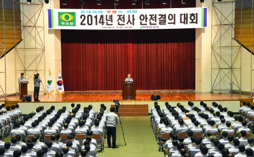  지난 12일 울산 현대중공업 사내 체육관에서 열린 전사 안전결의대회에서 이재성 회장이 인사말을 하고 있다. ⓒ 현대중공업