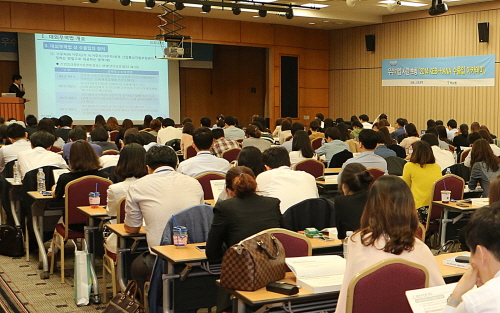  하나은행과 외환은행 거래 기업 직원들이 14일 오후 전국은행연합회관에서 '2014수출입 아카데미' 강의를 듣고 있다. ⓒ 하나은행