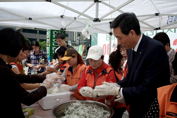 광산구가 15일 '5월愛 주먹밥나누기' 행사를 열었다. ⓒ 광산구청