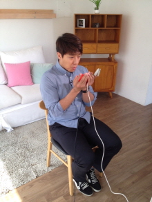 힐링미러를 시연 중인 김동선 선수 &copy; 권영찬닷컴