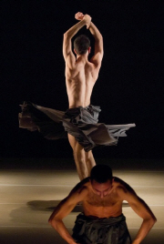 기부츠 현대무용단 공연 모습 &copy;  (사)한국현대무용협회