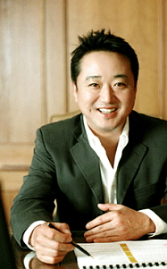  코오롱그룹 이웅렬 회장은 3대째 그룹을 맡아 성장의 발판을 마련하고 있다. ⓒ 코오롱