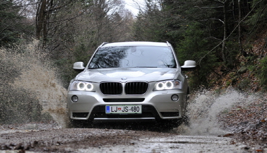  브랜드 고유 성격을 유지하면서도 오프로드 기능도 유감없이 발휘하는 SAV BMW X3는 세련된 디자인과 효율성 강화로 성숙미를 더하면서 국내시장에서의 많은 인기를 끌고 있다. Ⓒ BMW 코리아