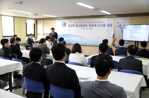  외교부 영사콜센터 시스템 교체를 담당한 ECS텔레콤 심원보 과장이 그동안의 경과 보고와 구축된 시스템의 특징을 설명하고 있다.=김상준 기자