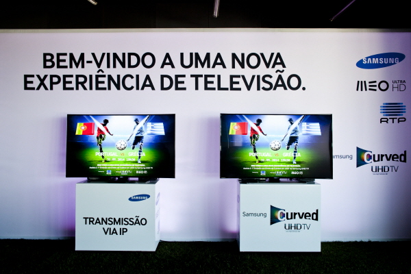  지난 5월말 삼성전자는 커브드 UHD TV를 통해 포르투갈 텔레콤 및 포르투갈 국영방송과 함께 리스본에서 열린 포르투갈-그리스 평가전을 UHD 실시간 스트리밍으로 중계 방송했다. ⓒ 삼성전자