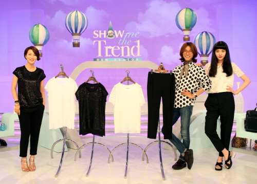  동지현 쇼핑호스트가 GS샵으로 옮긴 후 지난 토요일 첫방송에서 홈쇼핑 대표 쇼퍼테인먼트 프로그램과 만나 홈쇼핑 방송의 기네스를 줄줄이 새로 쓰는 기염을 토했다. ⓒ GS샵