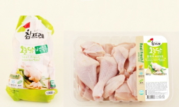  여름철로 접어들면서 유통업체의 신선도 관리가 본격적으로 시작되는 가운데 롯데마트는 26일부터 당일 도축해 당일 판매하는 '오늘 생산한 닭'을 판매한다. ⓒ 롯데마트