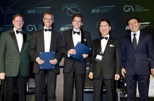  '신용호세계보험학술대상'은 세계보험협회가 신용호 교보생명 창립자의 공적을 기리기 위해 1997년 제정한 상이다. ⓒ 교보생명