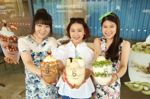  한국식 카페 문화의 야심찬 세계시장 도전이 시작됐다. 카페베네가 올해를 '글로벌 프랜차이즈 원년'으로 삼았다. 카페베네는 최고 품질의 커피를 제공하면서 다양한 메뉴로 소비자에 어필하고 있다. 지난 5월 한 달에만 빙수 판매 100만개를 돌파했다. ⓒ 카페베네