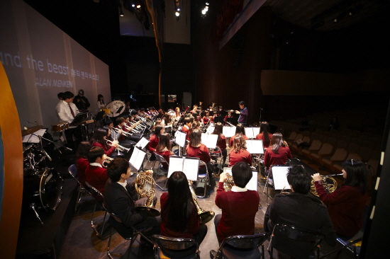  한국타이어는 이번 관악단 외에 사회복지기관을 위한 차량 나눔 및 틔움버스 지원, 소외계층을 위한 나눔활동 등 다양한 활동을 통해 기업의 사회적 책임을 실천하고 있다. Ⓒ 한국타이어