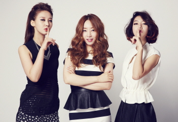  지난 6월27일 롯데홈쇼핑에서 새롭게 둥지를 튼 정윤정 마스터가 처음 선보이는 방송 '정윤정쇼(Jung Show) 렛잇고(Let it go)'가 첫 방송임에도 불구하고 총 26억원의 매출을 달성하는 등 고객의 뜨거운 관심을 받았다. ⓒ 롯데홈쇼핑