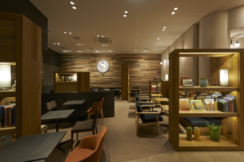  카페베네는 일본 도쿄도 미나토쿠 아카사카에 일본 첫 로드숍이자 2호점인 '아카사카 히토츠기도리점'을 오픈했다. ⓒ 카페베네