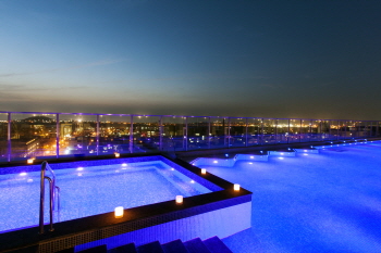  롯데시티호텔제주 온수풀. ⓒ 롯데호텔