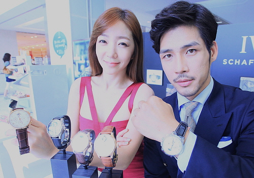  신세계백화점 영등포점은 1층 명품관 보이드에서 2일 IWC 시계 전시회를 진행했다. ⓒ 신세계백화점