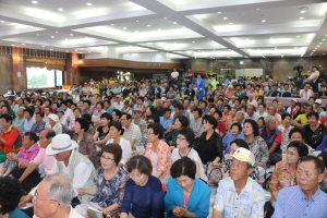  티브로드는 경기도 평택 거주 어르신들 위한 행사를 지난 4일 개최했다. 이날 공재광 평택시장과 김낙용 대한노인회 평택시지회장&middot;허승범 티브로드 경기사업부 사업부장 등도 참석했다. ⓒ 티브로드