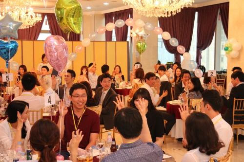  지난 5일(토요일) 오후 14시 30분 강남구 논현동에서 열린 농협금융 미혼직원 단체미팅에서 직원들이 즐겁게 게임을 하고 있다. ⓒ NH농협금융