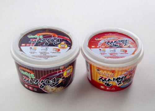 2000년 15.5%를 차지한 우리나라 1인 가구의 비율은 2013년 25%를 넘어서며 네 가구 중 한 가구가 1인 가구인 것으로 추정되고 있다. 이에 따라 소포장&middot;간편식이 떠오르고 있다. ⓒ 하우스원푸드