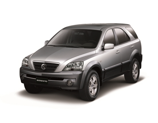  쏘렌토 1세대 모델은 출시 이후부터 꾸준한 인기를 끌어 총 90만대(내수 24만대&middot;수출 66만대)가 판매되는 '돌풍의 주역'이었다. Ⓒ 기아자동차