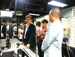  최문기 장관은 카이스트 융합연구원을 찾아 기초과학 분야 과학자들을 격려했다. = 최민지 기자