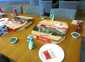  최양희 미래부 장관은 판교 테크노밸리에 방문해 소프트웨어 개발자들과 창업자들을 만난 후 점심으로 피자를 함께 먹으며 대화를 나눴다. = 최민지 기자