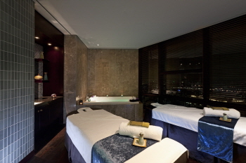  쉐라톤 서울 디큐브시티호텔 아쿠아리스 더블 스윗 룸. ⓒ 쉐라톤 서울 디큐브시티호텔