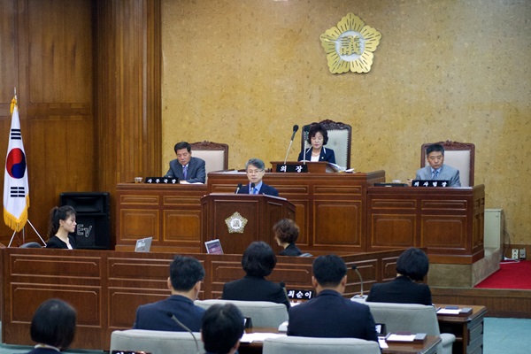 민형배 구청장이 21일 광산구의회에서 민선 6기 구정운영 방향을 밝혔다. ⓒ 광산구의회