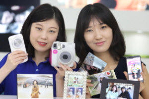  LG유플러스는 'U+포토 사진인화' 앱을 출시하고, 앱 이용 고객 대상 할인쿠폰 및 경품을 증정하는 이벤트를 실시한다. ⓒ LG유플러스