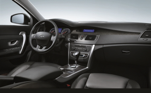  SM5 D는 글로벌시장에서 검증된 르노의 1.5L dCi 터보 디젤 엔진과 독일 게트락사의 듀얼 클러치 트랜스미션(DCT)을 적용함으로써 하이브리드 차량에 버금가는 16.5km/L 연비를 실현했다. ⓒ 르노삼성자동차