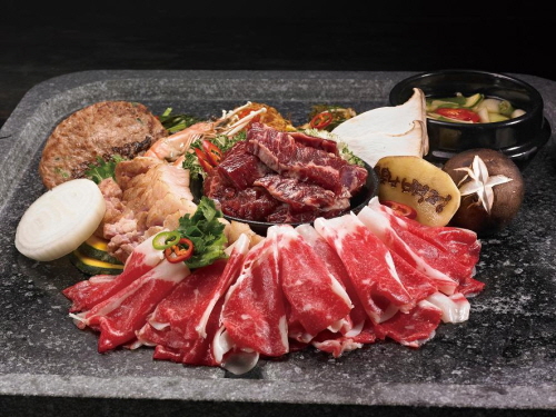  화덕을 이용한 고깃집 창업이 새로운 트렌드로 떠오르고 있다. 이와 관련, 화덕통삼결살전문점 소문난백정이 주목을 받고 있다. ⓒ 소문난백정