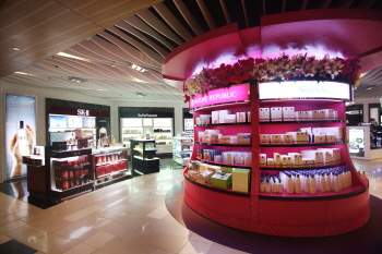  롯데면세점 괌공항점. ⓒ 롯데면세점