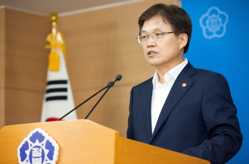  최양희 미래창조과학부 장관은 지난 22일 '소프트웨어 중심사회 실현전략' 관련 브리핑 후 질의응답을 하고 있다. ⓒ 미래부