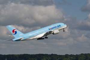  현재 전 세계에서 운항되는 A380 중에서 최소 좌석 수를 자랑하는 대한항공 A380 항공기는 프리미엄 고객들에게 안락함과 함께 최상의 서비스를 제공하고 있다. Ⓒ 대한항공