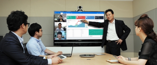 '멀티뷰(MultiView) 화상회의 온라인 서비스'를 통해 화상회의를 진행하고 있다. ⓒ ㈜새하컴즈
