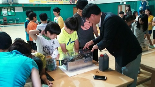 여수 쌍봉초교 학생들이 21일 환경체험을 하고 있다. ⓒ해양환경관리공단 여수지사.