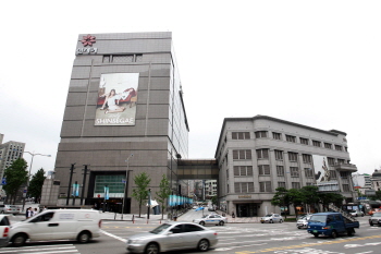 신세계 본점이 신관 오픈 9년만에 남성층을 전격 리뉴얼해 남성전문관으로 새롭게 선보인다. ⓒ 신세계백화점