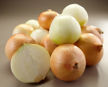  양파 가격이 폭락하면서 매출액이 감소, 6년만에 롯데마트 채소 매출 1위 자리를 파프리카에 내줬다. ⓒ 롯데마트