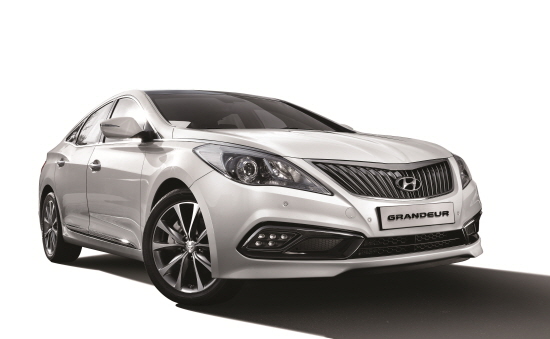  지난 부산 모터쇼에서 최초 공개된 '그랜저 디젤'은 디젤엔진 특유의 파워있는 주행성능을 갖춘 동시에 편안하고 안정감있는 프리미엄 세단의 승차감을 구현했다. Ⓒ 현대자동차