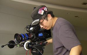  카메라 감독이 UHD(4K) 장비를 이용해 KT스카이라이프의 UHD 콘텐츠를 촬영하고 있다. ⓒ KT스카이라이프